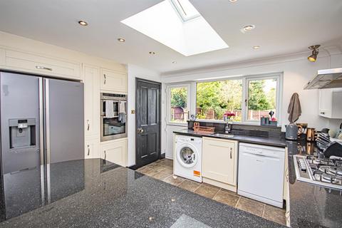 48 Heathfield Road, Uttoxeter, ST14 7JP