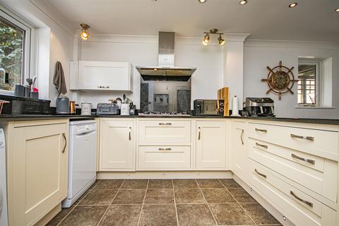 48 Heathfield Road, Uttoxeter, ST14 7JP