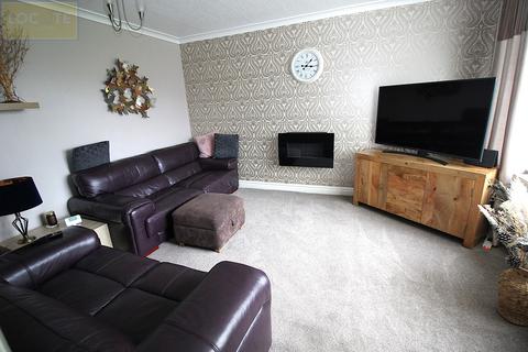 3 bedroom end of terrace house for sale, Lowther Gardens Flixton