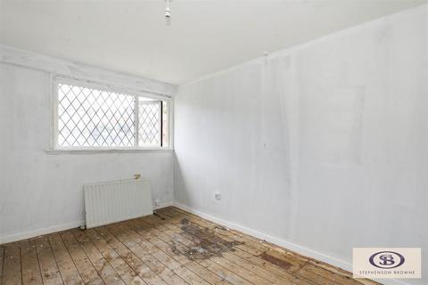 17 Bradbury Close, Stoke-on-trent, ST6 8DR