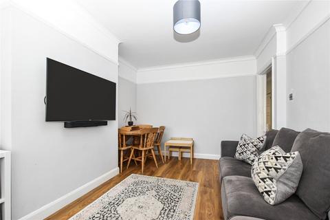 33 Russell Close, Bexleyheath, DA7 4HX