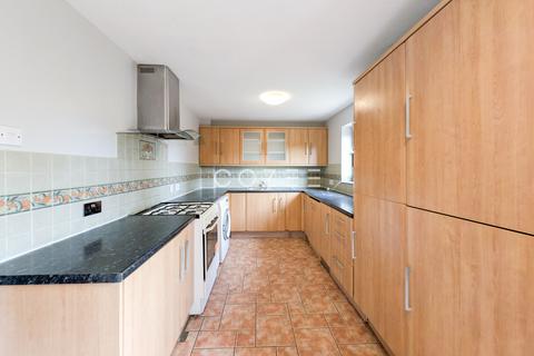 4 bedroom townhouse to rent, Swallow Street, London E6