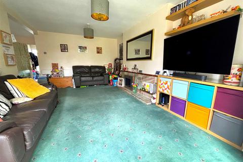 3 bedroom semi-detached house for sale, Wheatash Road, Addlestone KT15