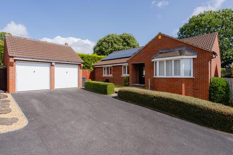 3 bedroom detached bungalow for sale, Monks Close, Crediton, EX17