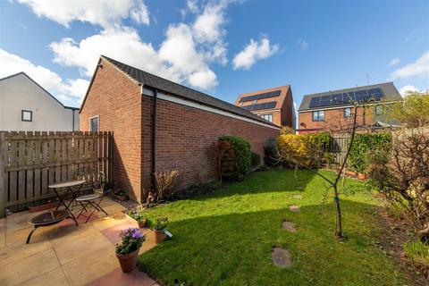 3 bedroom detached house to rent, Prendwick Avenue, Great Park, NE13