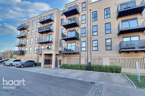 2 bedroom apartment to rent, Starboard Crescent, Chatham