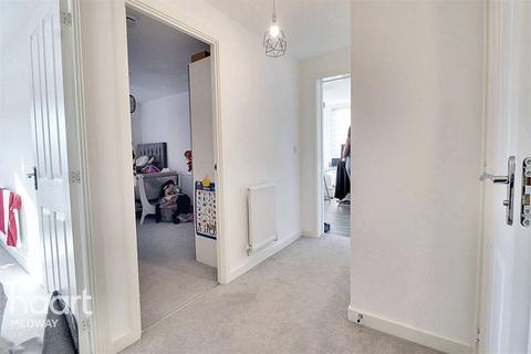 2 bedroom apartment to rent, Starboard Crescent, Chatham