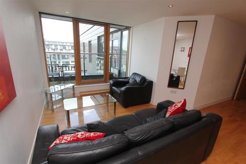 2 bedroom flat to rent, La Salle, Leeds Dock