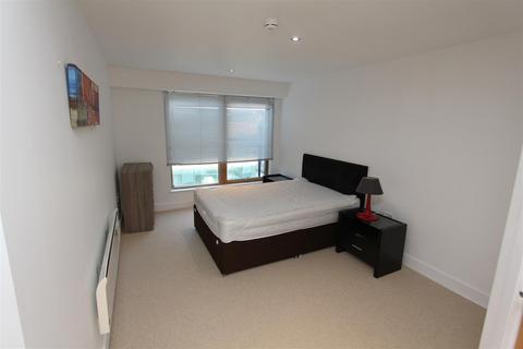 2 bedroom flat to rent, La Salle, Leeds Dock