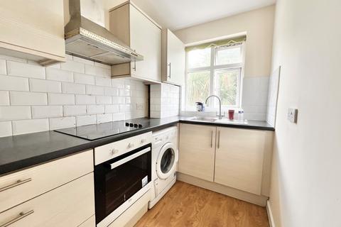 2 bedroom maisonette to rent, Frederick Crescent, Enfield, EN3