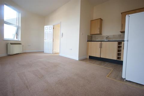 1 bedroom flat to rent, Albany House, Albany Crescent, Claygate