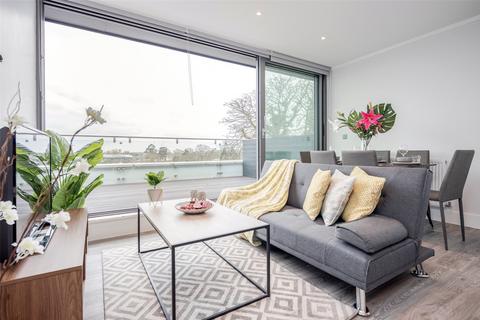 3 bedroom apartment for sale, Dudley House, The Grove, Isleworth, London, TW7