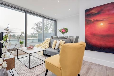 3 bedroom apartment for sale, Dudley House, The Grove, Isleworth, London, TW7