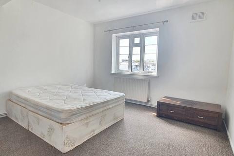 3 bedroom flat to rent, Lady Margaret Road, Southall UB1