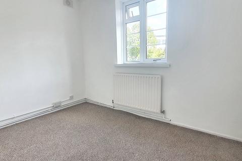 3 bedroom flat to rent, Lady Margaret Road, Southall UB1