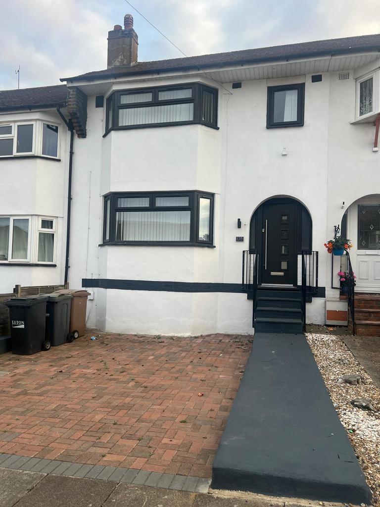 3 Bedroom Mid Terrace House in Luton