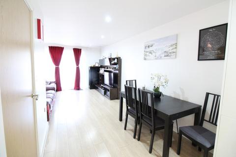 2 bedroom apartment for sale, Priory Court, Romford RM7