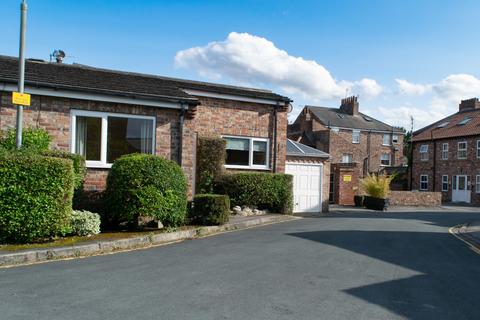 2 bedroom semi-detached bungalow for sale, George Court, York YO31