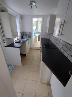 3 bedroom terraced house to rent, Milton Road, Luton LU1