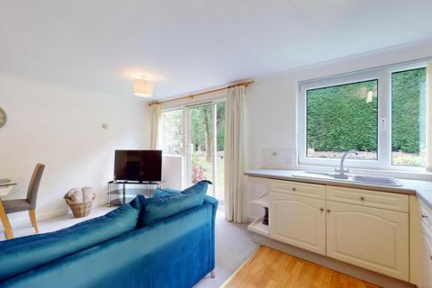 1 bedroom flat for sale, Lawns Hall Close, Adel, Leeds, West Yorkshire