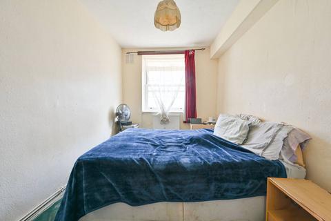 2 bedroom flat for sale, Worsopp Drive, Clapham, London, SW4