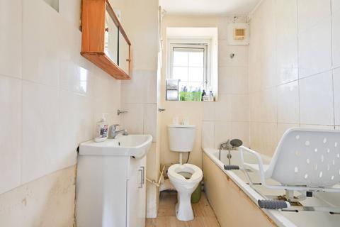 2 bedroom flat for sale, Worsopp Drive, Clapham, London, SW4