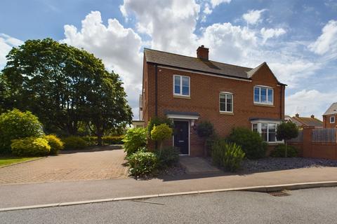 4 bedroom detached house for sale, Ashmount Close, Loughborough