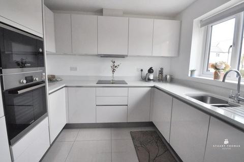 25 Highwell Gardens, Hawkwell, Hockley, SS5 4LY