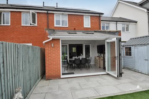 25 Highwell Gardens, Hawkwell, Hockley, SS5 4LY