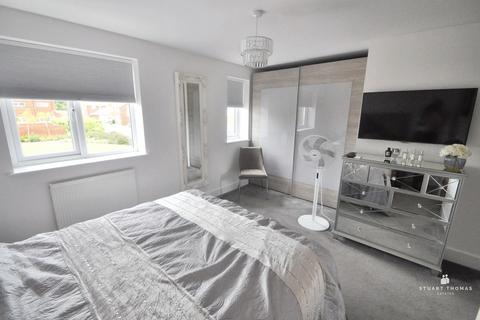 25 Highwell Gardens, Hawkwell, Hockley, SS5 4LY
