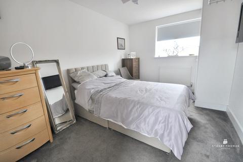 25 Highwell Gardens, Hawkwell, Hockley, SS5 4LY