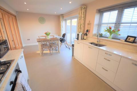 35 Blakewood Drive, Blaxton, Doncaster, DN9 3GX