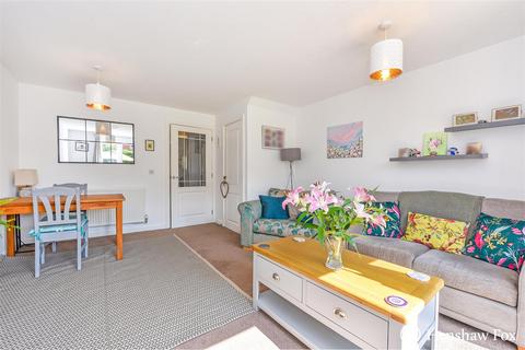 95 Cutforth Way, Romsey, SO51 0BG