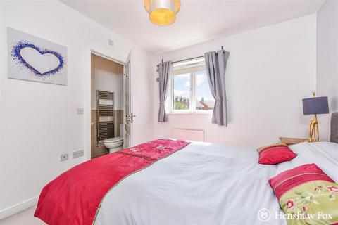 95 Cutforth Way, Romsey, SO51 0BG