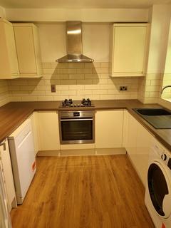 2 bedroom apartment to rent, Woodbourne Road, Flat 7 Woodbourne Road