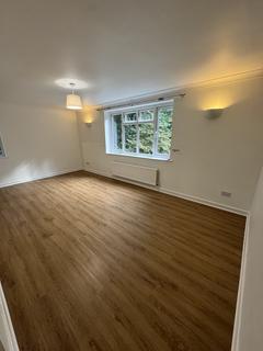 2 bedroom apartment to rent, Woodbourne Road, Flat 7 Woodbourne Road