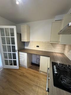 2 bedroom apartment to rent, Woodbourne Road, Flat 7 Woodbourne Road