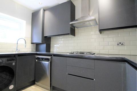 5 bedroom terraced house to rent, Hay Lane, London NW9