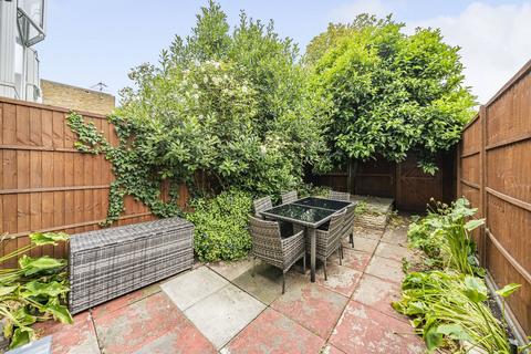 15 Wilcox Close, London, SW8 2UD