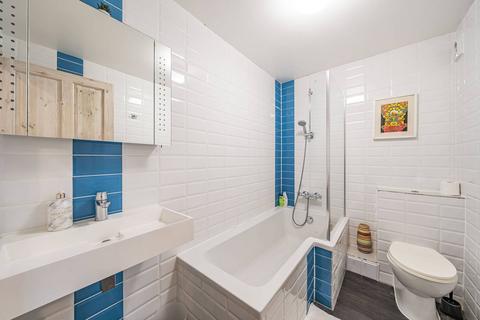 15 Wilcox Close, London, SW8 2UD