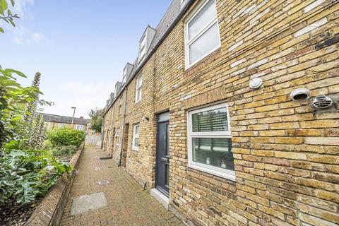 15 Wilcox Close, London, SW8 2UD