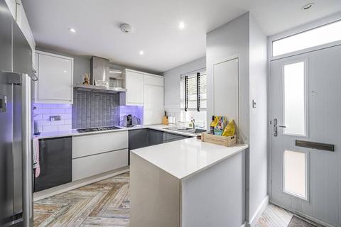 15 Wilcox Close, London, SW8 2UD