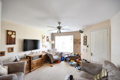 62 Gordon Close, Ashford, TN24 8RQ