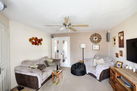 62 Gordon Close, Ashford, TN24 8RQ