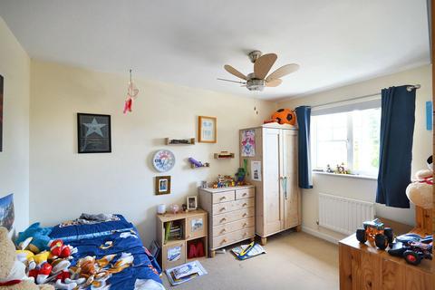 62 Gordon Close, Ashford, TN24 8RQ