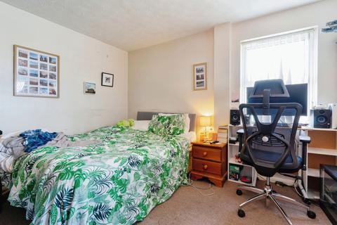 2 bedroom detached house to rent, Hatherley Road, Walthamstow, London, E17