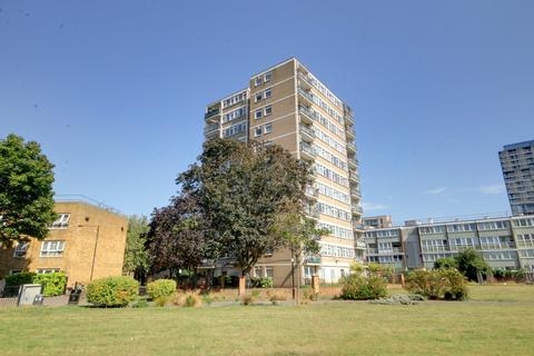 2 bedroom flat to rent, Salisbury House, Hobday Street, E14