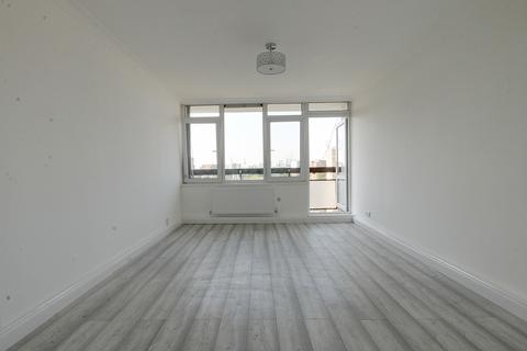 2 bedroom flat to rent, Salisbury House, Hobday Street, E14