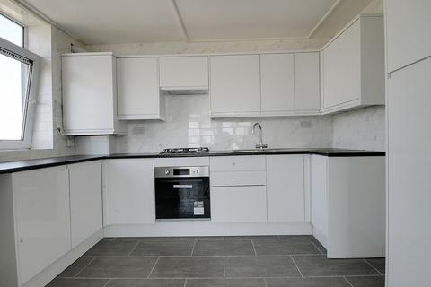 2 bedroom flat to rent, Salisbury House, Hobday Street, E14