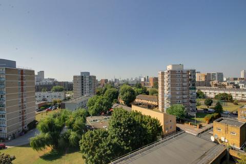 2 bedroom flat to rent, Salisbury House, Hobday Street, E14